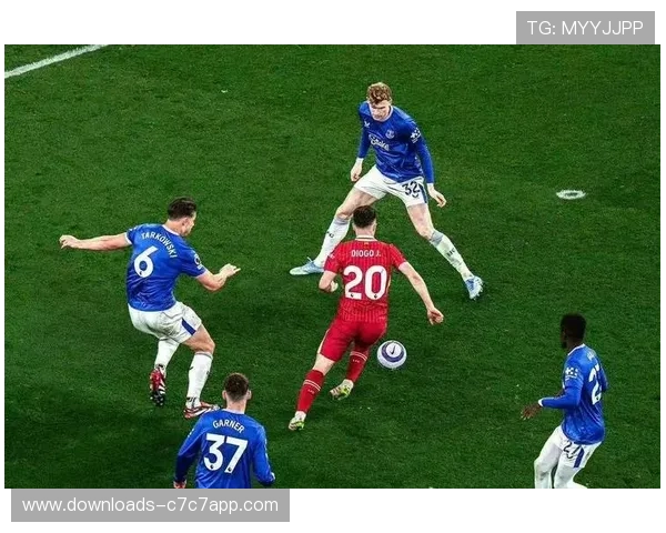 埃弗顿与维拉激战正酣 双方争夺英超关键三分之战